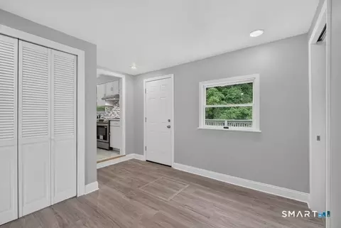 Entry Way - 152 Summit Rd, Prospect, CT 06712 photo 10 of 11