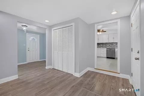 Entry Way - 152 Summit Rd, Prospect, CT 06712 photo 9 of 11