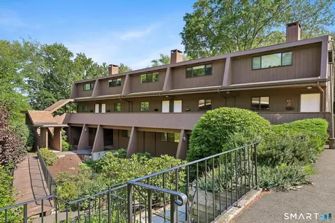 153 Knapps Hwy #153, Fairfield, CT 06825