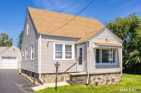 404 Soundview Ave, Bridgeport, CT 06606