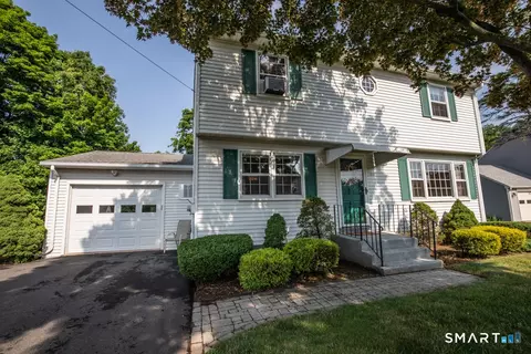 153 Fiesta Hts, Meriden, CT 06451