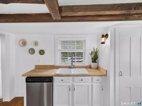 Kitchen - 397 Colonel Ledyard Hwy, Ledyard, CT 06339 photo 3 of 5