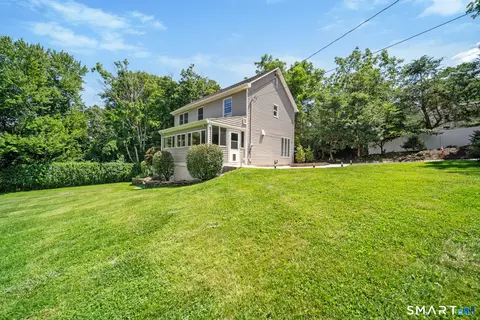 32 Taagan Point Dr, Danbury, CT 06811