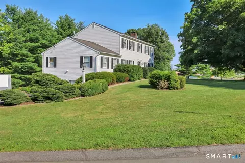 1 E Gate Rd, Danbury, CT 06811 photo 3