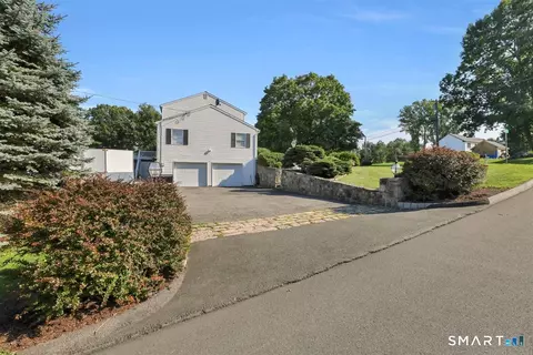 1 E Gate Rd, Danbury, CT 06811 photo 6