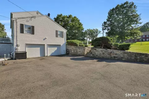 1 E Gate Rd, Danbury, CT 06811 photo 5
