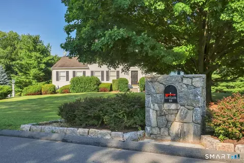 1 E Gate Rd, Danbury, CT 06811 photo 2