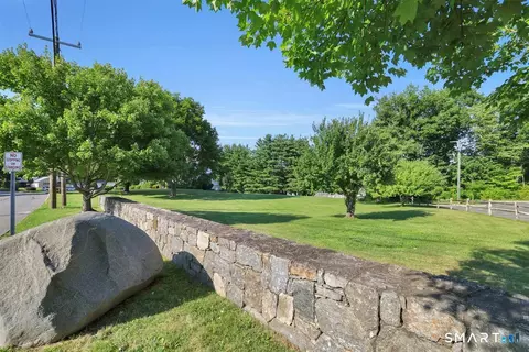 1 E Gate Rd, Danbury, CT 06811 photo 4