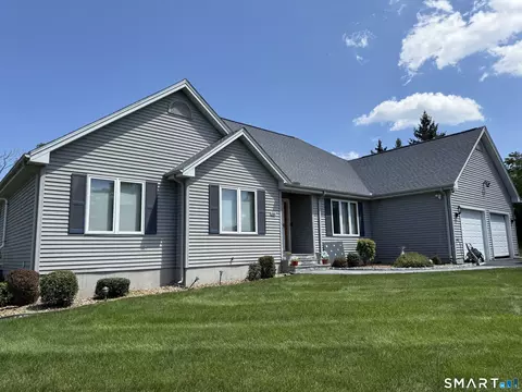 20 Ridgeview Xing, Newington, CT 06111
