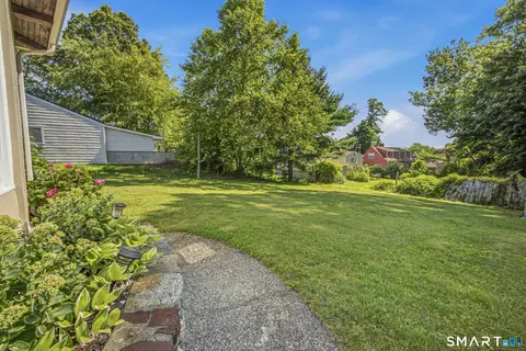 Exterior - 65 Sidehill Rd, Hamden, CT 06517 photo 7 of 9