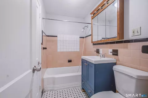 Bath - 65 Sidehill Rd, Hamden, CT 06517 photo 2 of 3