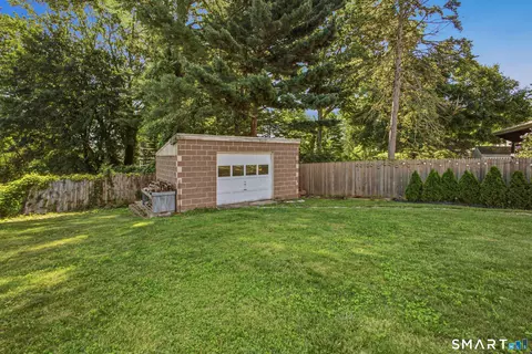 Exterior - 65 Sidehill Rd, Hamden, CT 06517 photo 8 of 9