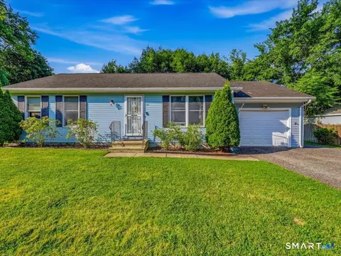 39 Glezen St, Norwich, CT 06360