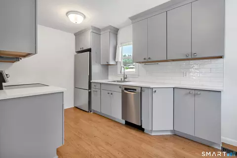 Kitchen - 105 Sunset Dr, Derby, CT 06418 photo 1 of 2