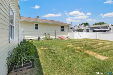 Exterior - 105 Sunset Dr, Derby, CT 06418 photo 7 of 8