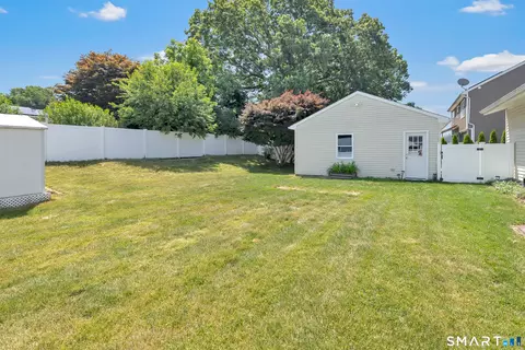 Exterior - 105 Sunset Dr, Derby, CT 06418 photo 3 of 8