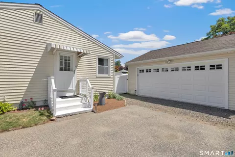 Exterior - 105 Sunset Dr, Derby, CT 06418 photo 2 of 8