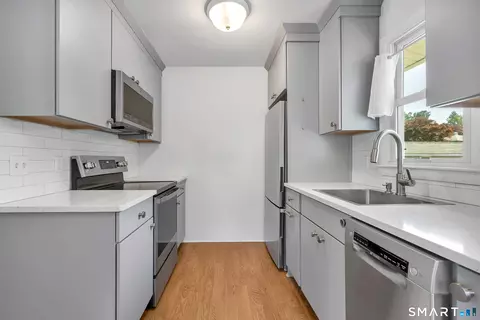 Kitchen - 105 Sunset Dr, Derby, CT 06418 photo 2 of 2