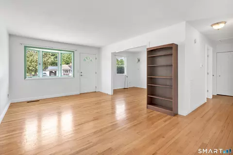 Living - 105 Sunset Dr, Derby, CT 06418 photo 3 of 4