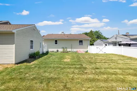 Exterior - 105 Sunset Dr, Derby, CT 06418 photo 4 of 8