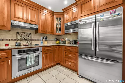 Kitchen - 703 Golf Dr #703, East Haven, CT 06512 photo 3 of 7
