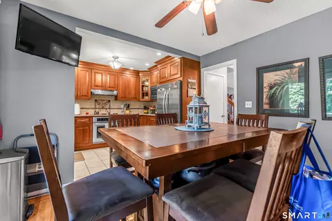 Dining - 703 Golf Dr #703, East Haven, CT 06512 photo 2 of 4