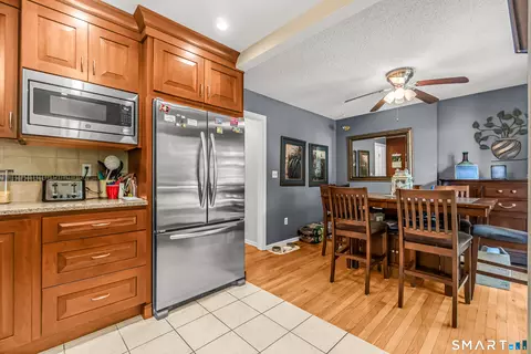 Kitchen - 703 Golf Dr #703, East Haven, CT 06512 photo 6 of 7