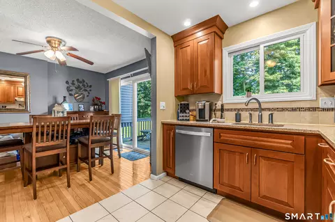 Kitchen - 703 Golf Dr #703, East Haven, CT 06512 photo 7 of 7
