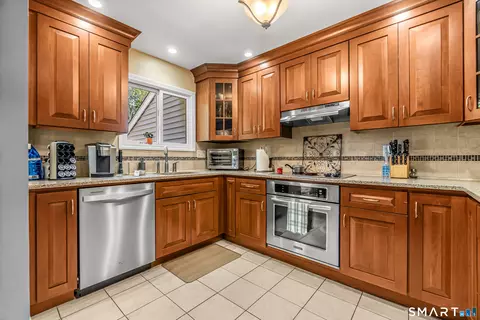 Kitchen - 703 Golf Dr #703, East Haven, CT 06512 photo 2 of 7