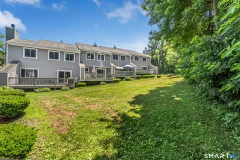 Exterior - 703 Golf Dr #703, East Haven, CT 06512 photo 5 of 12