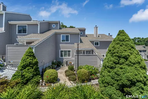 Exterior - 703 Golf Dr #703, East Haven, CT 06512 photo 2 of 12