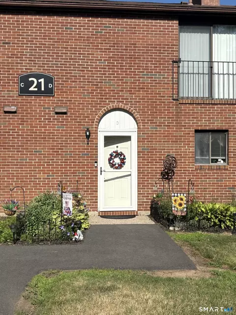 21 Darling St #D, Southington, CT 06489