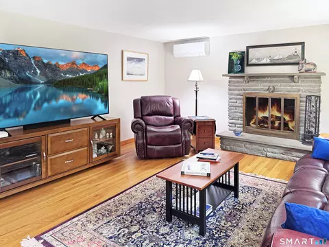 Living - 95 Stoddards Wharf Rd, Ledyard, CT 06339 photo 2 of 3