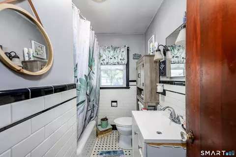 Bath - 121 Fourth St, Hamden, CT 06514 photo 2 of 2