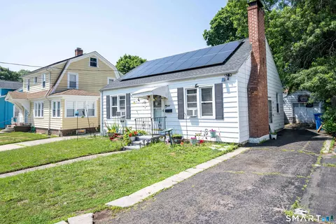 Exterior - 121 Fourth St, Hamden, CT 06514 photo 3 of 7