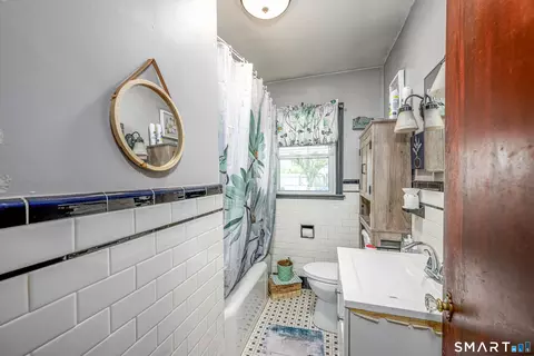 Bath - 121 Fourth St, Hamden, CT 06514 photo 1 of 2