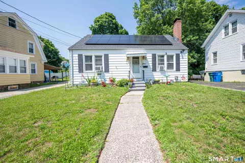 Exterior - 121 Fourth St, Hamden, CT 06514 photo 2 of 7