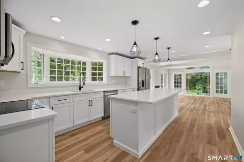 64 Red Top Dr, West Hartford, CT 06110