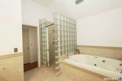 Bath - 123 Peaceable St # A, Redding, CT 06896 photo 2 of 3