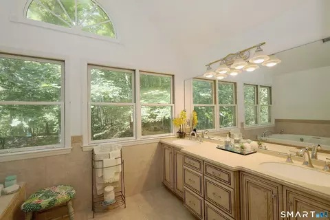 Bath - 123 Peaceable St # A, Redding, CT 06896 photo 1 of 3