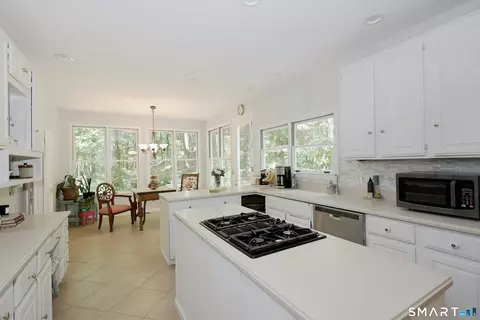 Kitchen - 123 Peaceable St # A, Redding, CT 06896 photo 3 of 5