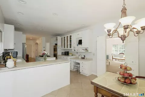 Kitchen - 123 Peaceable St # A, Redding, CT 06896 photo 4 of 5
