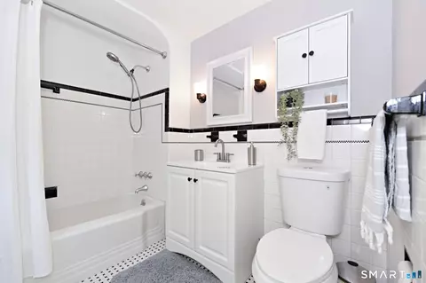 Bath - 63 Park Rd, Hamden, CT 06517 photo 3 of 3