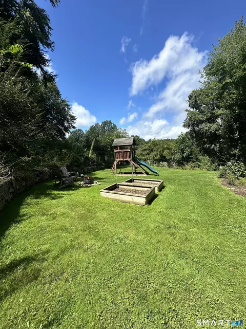 Exterior - 15 Mountain Manor Rd, Sandy Hook, CT 06482 photo 5 of 13