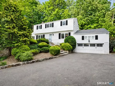 2 Arnold Dr, Stamford, CT 06905