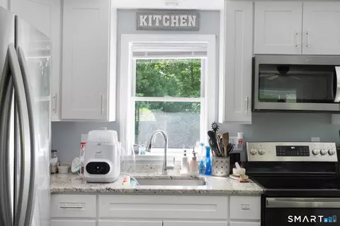 Kitchen - 19 Thompson Pike, Killingly, CT 06241 photo 3 of 4