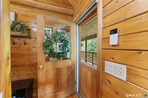 Entry Way - 457 Kemp Rd, Hampton, CT 06247 photo 2 of 5