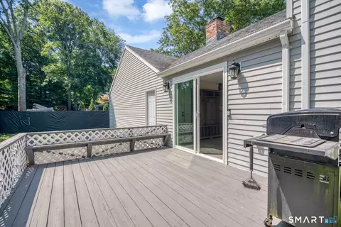 Exterior - 8 Charter Oak Dr, East Lyme, CT 06333 photo 6 of 8