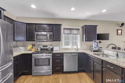 104 Benjamin Ct, Windsor, CT 06095 photo 7
