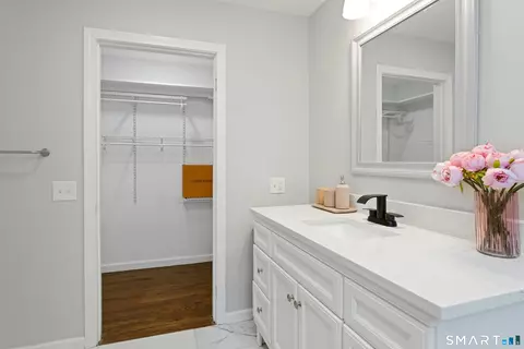 Bath - 75 Silver Spring Ln, Ridgefield, CT 06877 photo 3 of 4